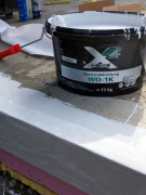 Těsnění univerzální WD-1K – jedna izolace od základů až po střechu (zdroj: Murexin)