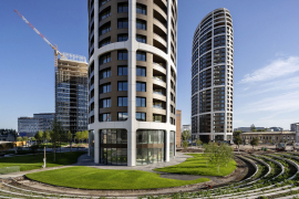 Intenzívna zeleň. Na vrchnej vrstve sa realizujú sadové úpravy vrátane do požiadovaných tvarov – od výsadby stromov, trvaliek a cibuľovín až po položenie trávneho koberca