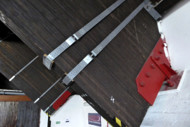 Sťahovacie spony a zosilnenie priečnymi skrutkami v mieste podpery