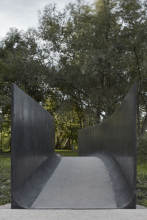 Lávka přes Dřevotický potok: směs UHPFRC se skládá z cementu, jemného kameniva, strusky, mikrosiliky a ocelových mikrovláken. Směs se dobarvovala černým pigmentem