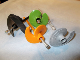 Obr. 9: Plastové kotvy se spirálním talířkem. Oblast a způsob použití těchto kotev je při nedostatku vlastních zkušeností doporučeno předem konzultovat. Opět platí zásada, že pokud se informace z různých zdrojů liší, má vždy nejvyšší váhu pokyn výrobce montovaného ETICS