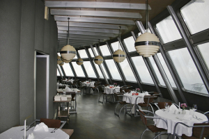 Interiér bývalé kavárny, současný stav