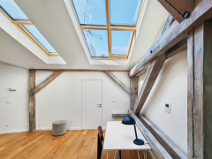 Prosvětlení a ventilace střešních prostor v domě Franze Kafky v Praze