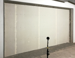 Obr. 7: Měření obvodové stěny – vnitřní strana vzorku s obkladem