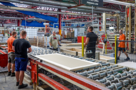 Výrobní linka dveří (zdroj: DOORNITE)