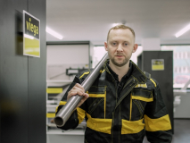 Některé produkty dostávají během natáčení pořádně zabrat – provádí se na nich zátěžové testy a pokusy, aby si diváci mohli udělat představu o tom, kolik systémy vydrží (foto: Viega)