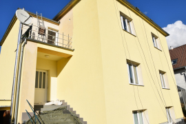 Finální stav obnovy domu po dvou nátěrech fasádní barvou Baumit StarColor