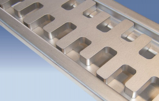 Nerezový hygienický žlab s roštem MEA