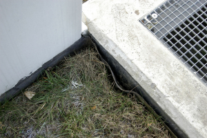 Obr. č. 12: Naprosto nevhodné ukončení hydroizolačního povlaku