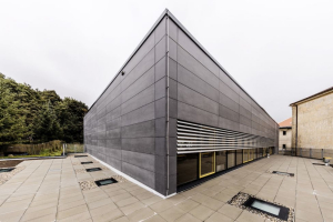 Dostavba školní tělocvičny města Hrob