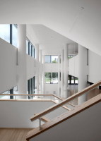 Otevřený prostor haly s galerií