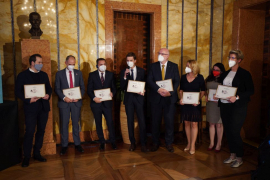 Slavnostního předání se zúčastnil Zsolt Szabó, Market Director VELUX Česká republika, na snímku uprostřed s mikrofonem