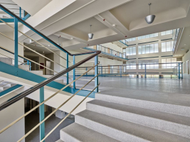 Do funkcionalistické budovy na Bubenské se po mnoha letech vrací život (foto: KIVA)