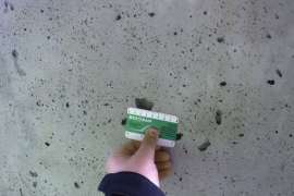 Velké póry v povrchu betonu, které mohou mít v exteriéru vliv i na trvanlivost