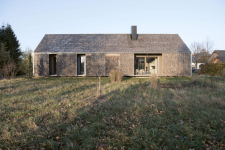 Dům v Křižánkách vychází ze vzorů lidového stavitelství