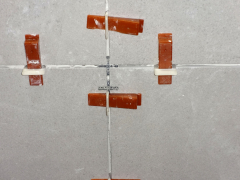 Nivelační klínky a distanční křížky