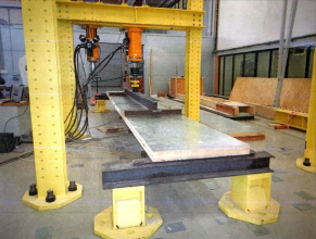 Zkouška panelu – čtyřbodový ohyb