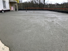 Realizace spádové vrstvy ploché střechy OS v Čimicích z PORIMENTU PP500S – při ukládce