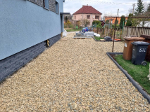 Připravené podloží – zhutněný lomový kámen