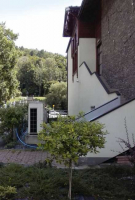 Obr. 9: Osadenie tepelného čerpadla maskované zeleňou