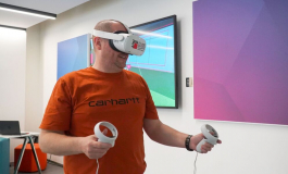 Jednatel renomované stavební společnosti STAMURA s.r.o. pan Jakub Mucha si jako jeden z prvních vyzkoušel Baumit aplikace s využitím virtuální reality