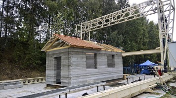 Vyvinutá tiskárna je jedna z mála na světě a první v ČR, která je schopná pracovat i ve venkovním prostředí bez ochranné stavby