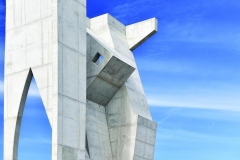 Projekty, realizované se zvláštním bedněním, často získávají významná architektonická ocenění. Na snímku hrubá stavba hasičského výcvikového centra, která se mimo jiné stala stavbou roku