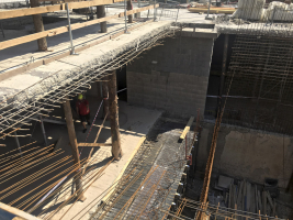 Budova získala novou dvoranu a dvojitý prosklený plášť