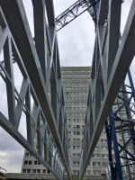 Budova získala novou dvoranu a dvojitý prosklený plášť