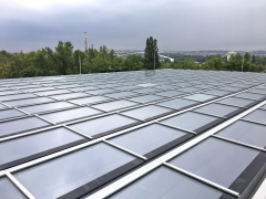 Budova získala novou dvoranu a dvojitý prosklený plášť