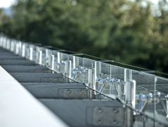 Budova získala novou dvoranu a dvojitý prosklený plášť