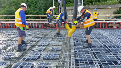 Snímky ze stavby: První dilatační celek navazuje na stávající podchod, dále pokračuje až za kolej č. 40b. Druhý dilatační díl obsahuje výstupní část podchodu.