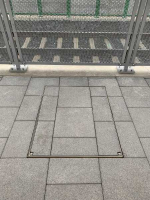 Bezpečná nástupiště nádraží Praha – Vršovice s poklopy MEA