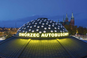 Autobusové nádraží v Kielcích se světlíky FAKRO