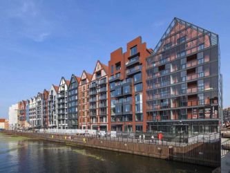 Deo Plaza, Wyspa Spichrzów, Gdaňsk, Polsko. Použité systémy: EXTRABOND, MB-77HS HI, MB-78EI, MB-78EI DPA, MB-86 SI, MB-Slimline a jiné