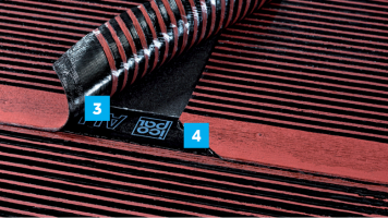 Systém CUT-LINES je velmi jemné nařezání separační spalné fólie (v milimetrové vzdálenosti), které je provedeno po délce podélného spoje asfaltového pásu