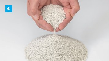 Nové ekologické plnivo vyrobené z expandovaného skleněného granulátu výrazně snižuje hmotnost role asfaltového pásu při zachování jeho kvality