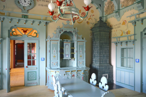 Jídelna Libušína s výmalbou podle Mikoláše Alše