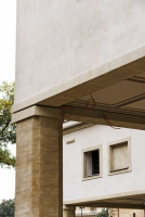 Severovýchodní fasáda musela být odstraněna, pilíře byly z hlinitanového cementu. Je tedy nová podle původního tvaru a profilace. Loubí vzniklo kvůli nutnosti přejezdu mostového jeřábu.