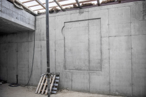 Interiér památníku je realizován jako betonový odlitek