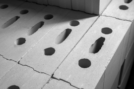 Na obvodových a mezibytových nosných stěnách bytového projektu Chytré bydlení® Skvrňany použila společnost Trigema velkoformátové tvárnice Silka Tempo