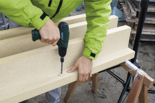 Předvrtání otvorů pro pojistné šrouby