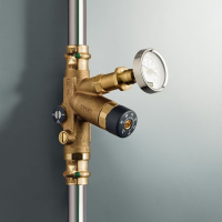 Termostaticky řízené regulační cirkulační ventily Easytop dokáží automaticky regulovat průtok vody a postarají se o vyrovnanou, stálou teplotu v instalaci (foto: Viega)