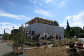 Pohled na dům FIRSTLIFE od východu (zdroj: FSv ČVUT)