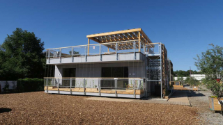 Reportážní snímek z prohlídek domu FIRSTLIFE (zdroj: FSv ČVUT)