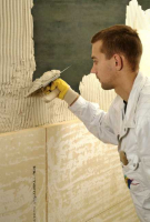 Aplikace kapilárně aktivní izolační desky iQ-Therm 30 z tvrzené polyuretanové pěny pro sanaci plísně