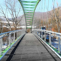 Lávka pro pěší a cyklisty v Žilině s kompozitním chodníkem uspořila cca 77 tun betonu. Značná úspora váhy významně prodloužila další životnost celé konstrukce