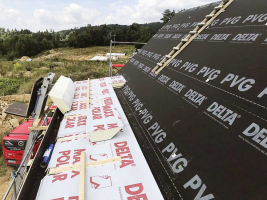 Realizace nadkrokevního zateplení vyžaduje zkušenost a zodpovědný přístup. Začíná vzduchotěsným provedením parozábrany DELTA-PVG (zdroj: Dörken)