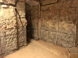 Většina konstrukcí umístěných pod úrovní terénu se musí vypořádat s přítomností vody