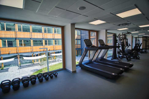 Revitalizovaná budova pražské střední školy SOŠ – COP a G v Českobrodské ulici